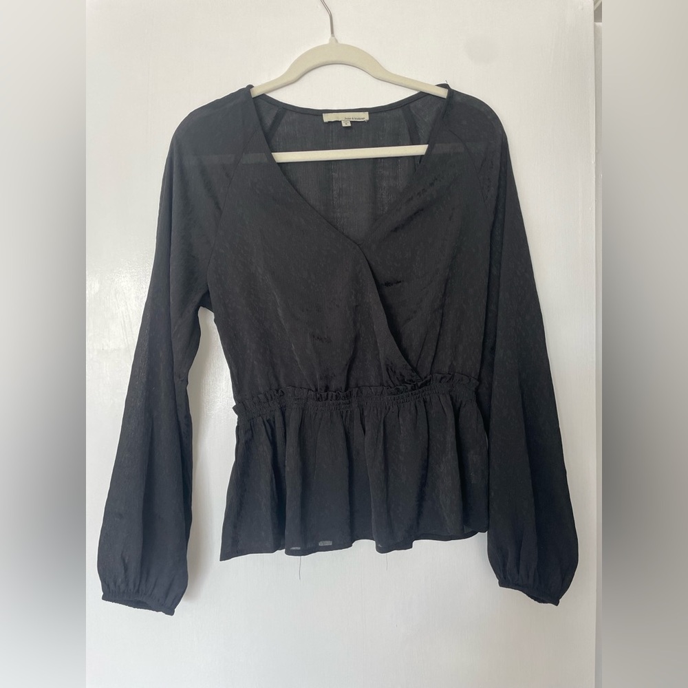 JUNE AND HUDSON v-neck long sleeve black top, S